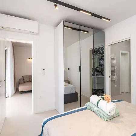 Sunset Apartment *