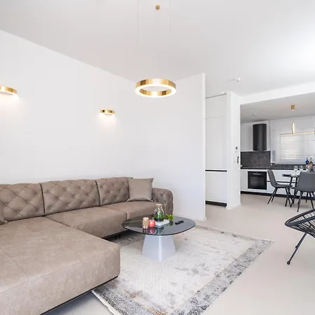 Sunset Apartment *