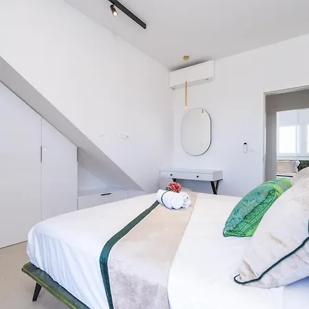 Sunset Apartment *